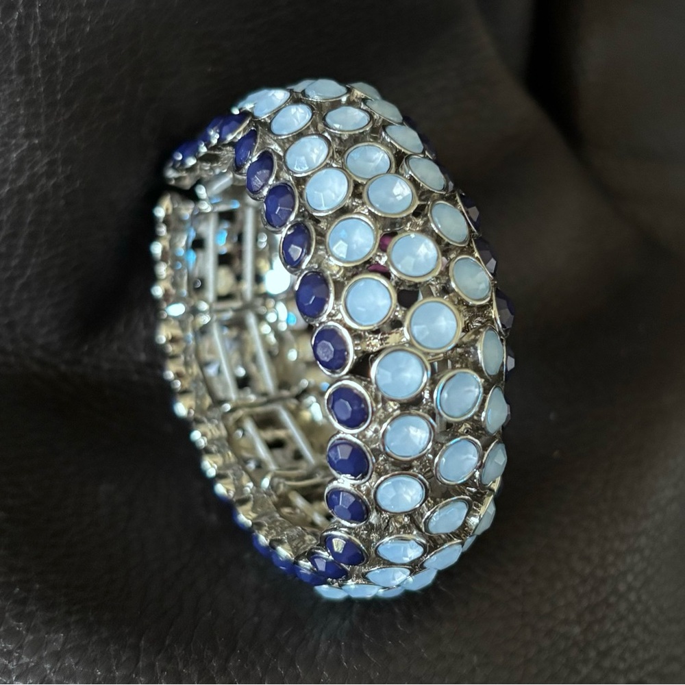 Lia Sophia two toned Resin Stone Stretch Bracelet.